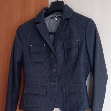 Topli ženski sako, veličina 38, kao nov!