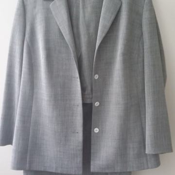 Trodijelno žensko odijelo, vel. 46