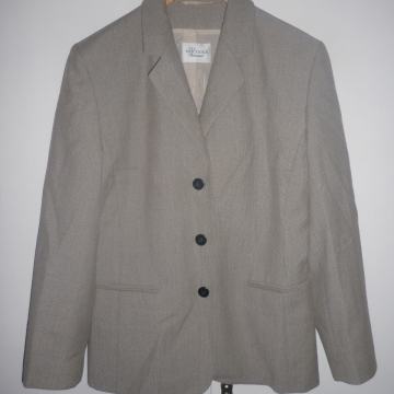 VARTEKS - ŽENSKI LAGANI VUNENI SAKO 40 M