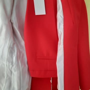 Zara novo crveno odijelo vel.L