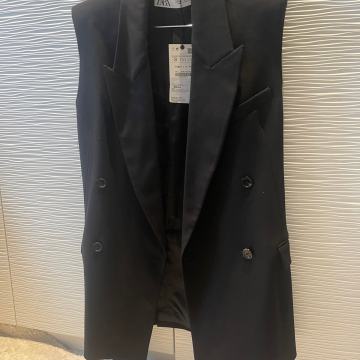 zara prsluk vel.s novo