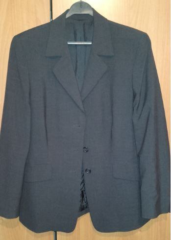 Ženski kostim br. 42, prodajem