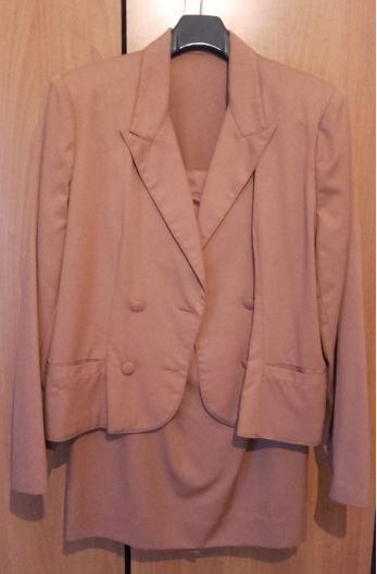 Ženski kostim br. 42, prodajem