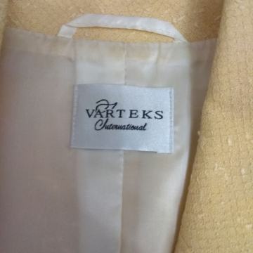 Ženski sako sa suknjom