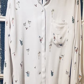 Bijela bluza s čašicama