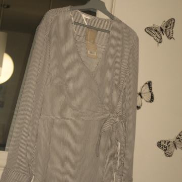 BIJELA BLUZA NA CRNE PRUGICE S MAŠNOM VEL. 38/40 NOVO