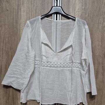 Bijela bluza, M