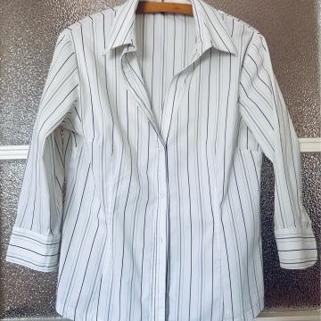 Bijela bluza s prugicama