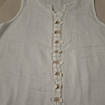 BIJELA BLUZA VEL 40/42 - NOVO