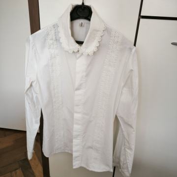 Bijela čipkana košulja