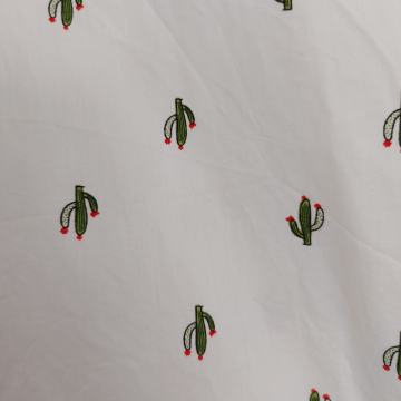 Bijela košulja kratkih rukava na kaktuse