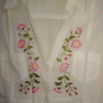 Bijela košulja s vezom