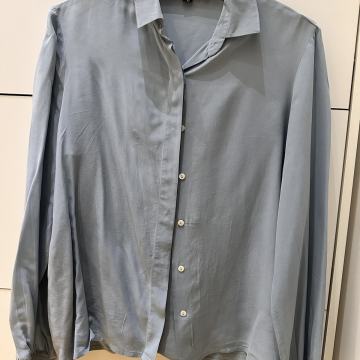 Bluza svijetlo plava