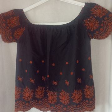 NOVA CRNA BLUZA 36 S BEZ NARAMENICA ŠLINGANO AŽUR