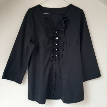 Crna košulja volani novo 38 novo