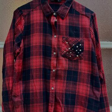 Crveno crna košulja