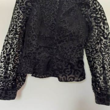 Elegantna crna bluza L