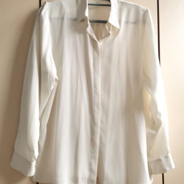 Elegantna košulja, jednom nošena