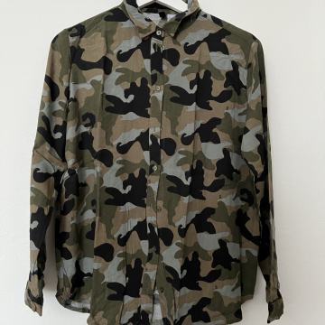 H&M camo košulja vl.38  /TOTALNA ČISTKA