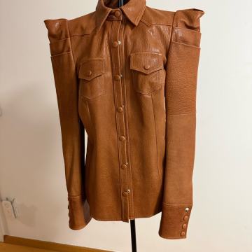 Mona kožna košulja