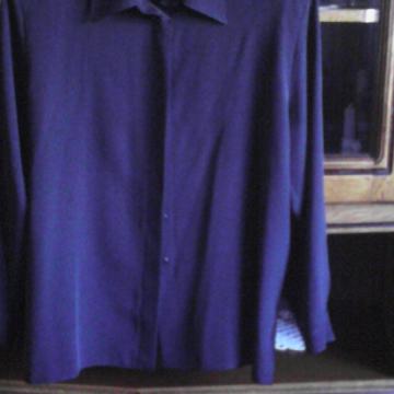 PRODAJEM ŽENSKU CRNU BLUZU