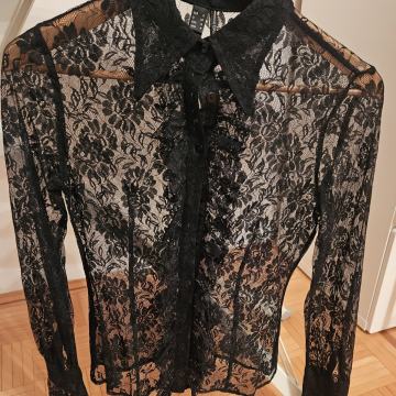 Prodajem MNG čipka košulju, vel S