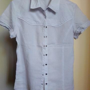 Prugasta košulja, S