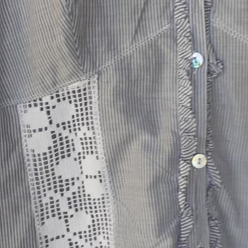 Prugasta sivo-bijela bluza-tunika L/42