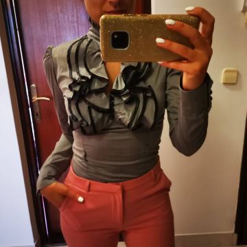 Siva košulja s volanima