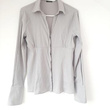 Siva poslovna košulja strukirana MOTIVI 36 novo