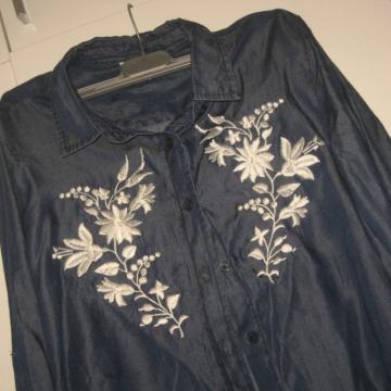 TRAPER KOŠULJA S CVJETNOM APLIKACIJOM VEL. 40 - NOVO