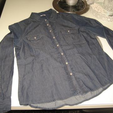 TRAPER KOŠULJA S VOLANOM VEL. 42 - NOVO