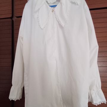 Ženska bijela košulja