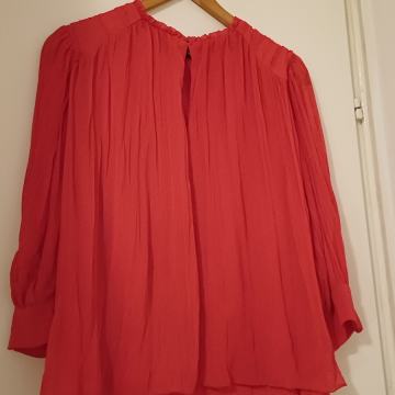 Ženska crvena tunika