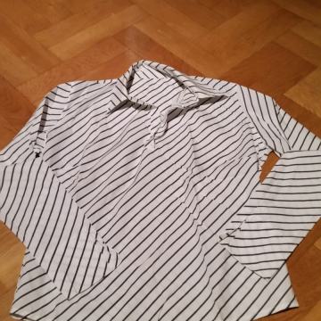 ženska košulja plavo- bijela, veličina 38