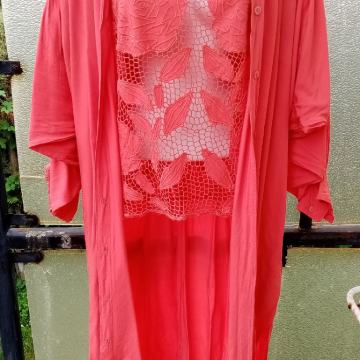 ženska košulja i top