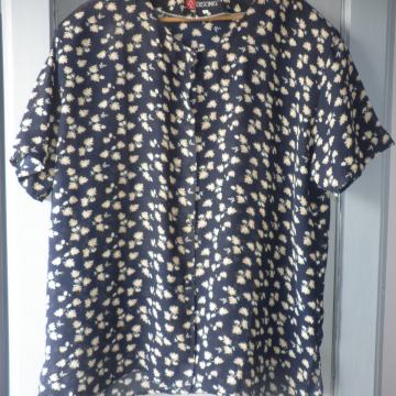 ŽENSKA LAGANA LJETNA KOŠULJA 50 - 52 XXL