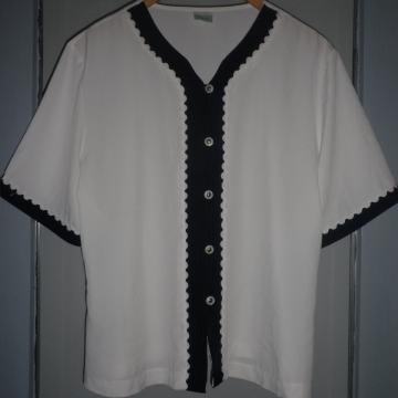 ŽENSKA LAGANA LJETNA KOŠULJA / BLUZA 42 L