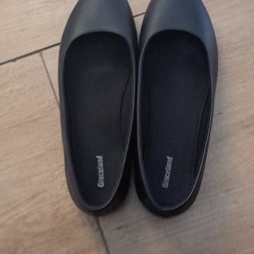 Nove balerinke broj 40, 10€