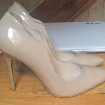 NOVE BEŽ LAKIRANE SALONKE BROJ 40