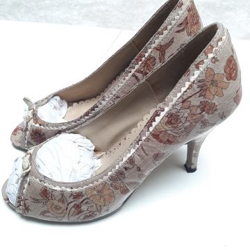 Bež štikle floral print 38