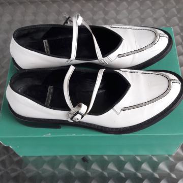 Bijele cipele brenda Vero Cuoio (gazište ili tabanica je 25cm)