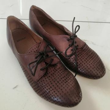 Kožne cipele u Oxford stilu