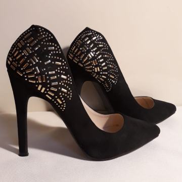 Cipele 35 ženske nošene jednom dostava gratis.