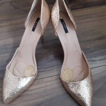 Cipele 37 zara Zlatne štikle