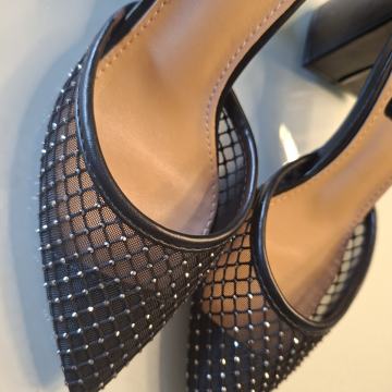 CRNE SVEČANE CIPELE BR 37 - NOVO