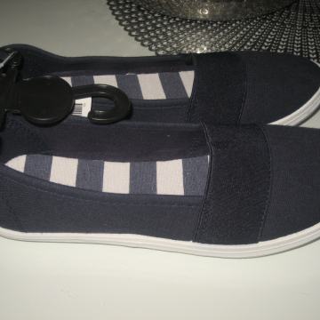 NOVO - CIPELE BR. 37