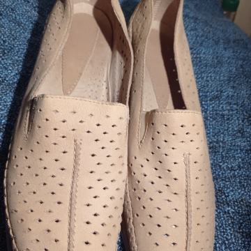 CIPELE br. 41-ljetne s rupicama-2x-Koža-Novo