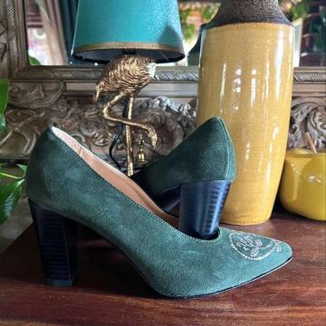 Cipele od brušene kože sa srcem od Swarovski kristala