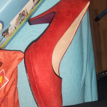 cipele crvene broj 39